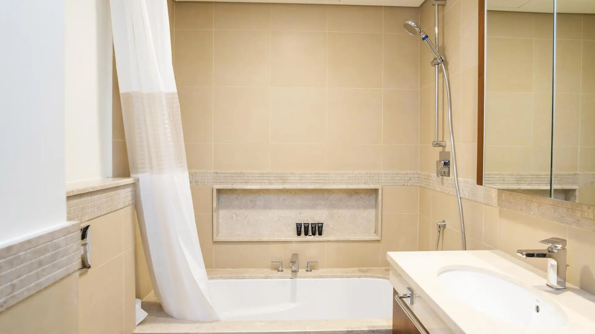 Vacay Lettings - Stunning Burj Khalifa Fountain View Near Dubai Mall Apartment
