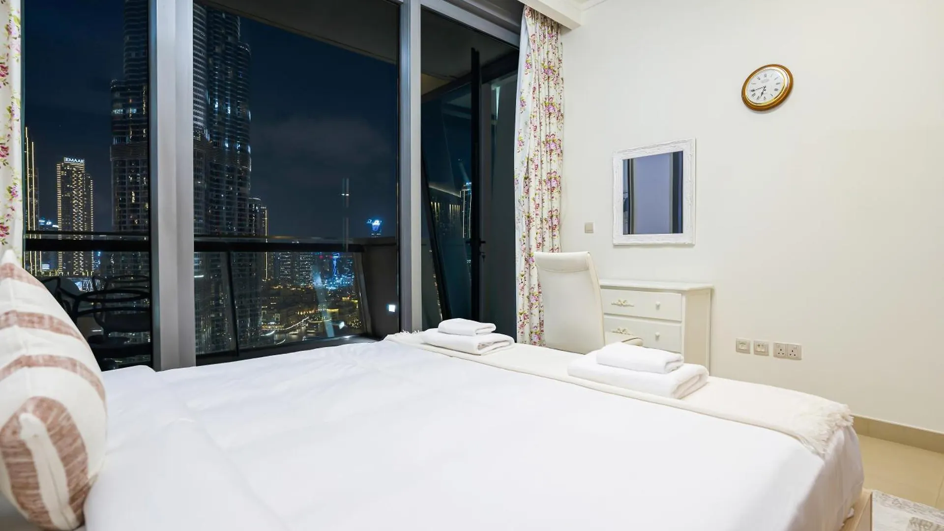 Vacay Lettings - Stunning Burj Khalifa Fountain View Near Dubai Mall