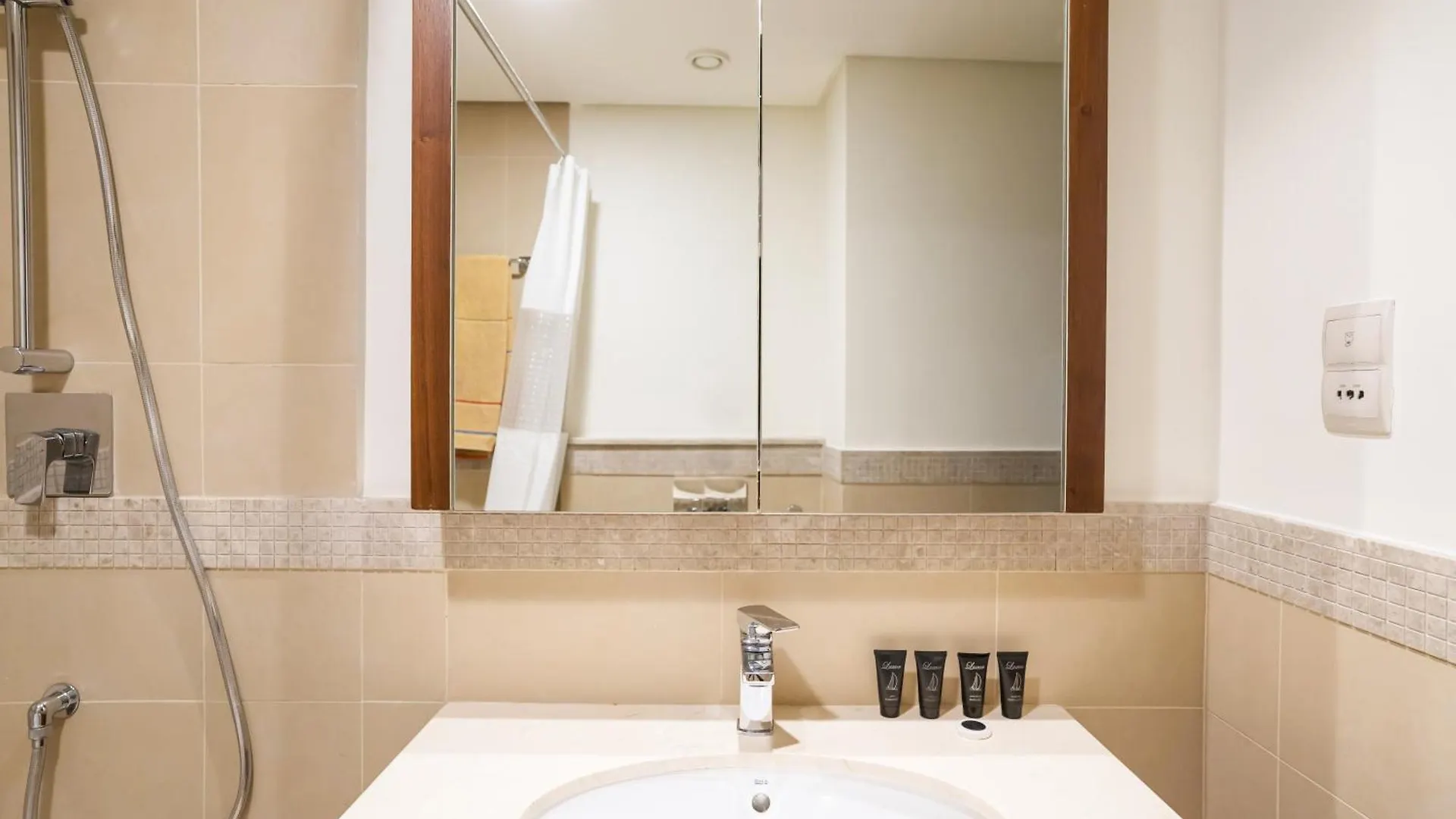 Vacay Lettings - Stunning Burj Khalifa Fountain View Near Dubai Mall Apartment